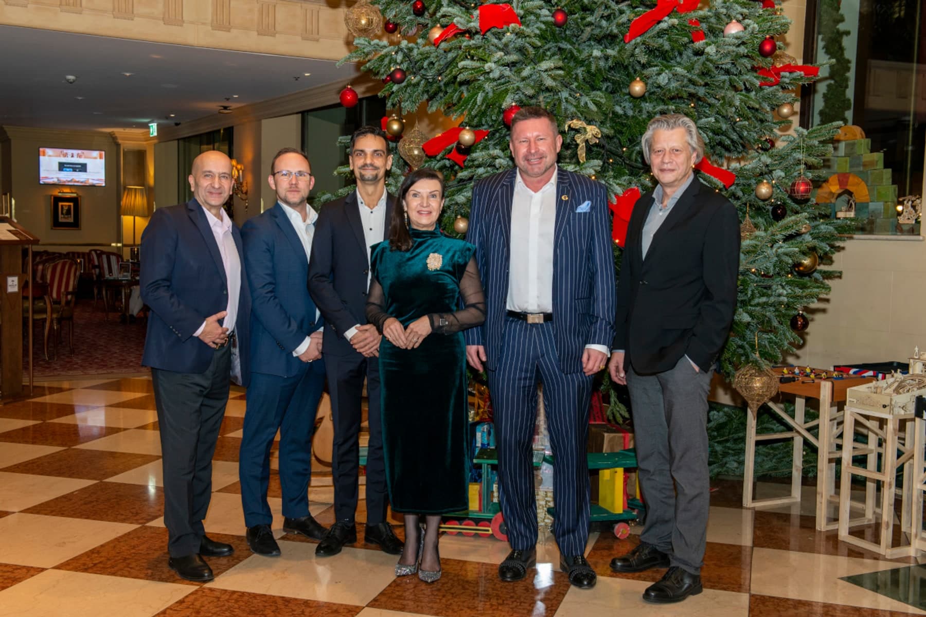 Gastgeber und Mitwirkende des Charity-Advent-Events im Grand Hotel Wien