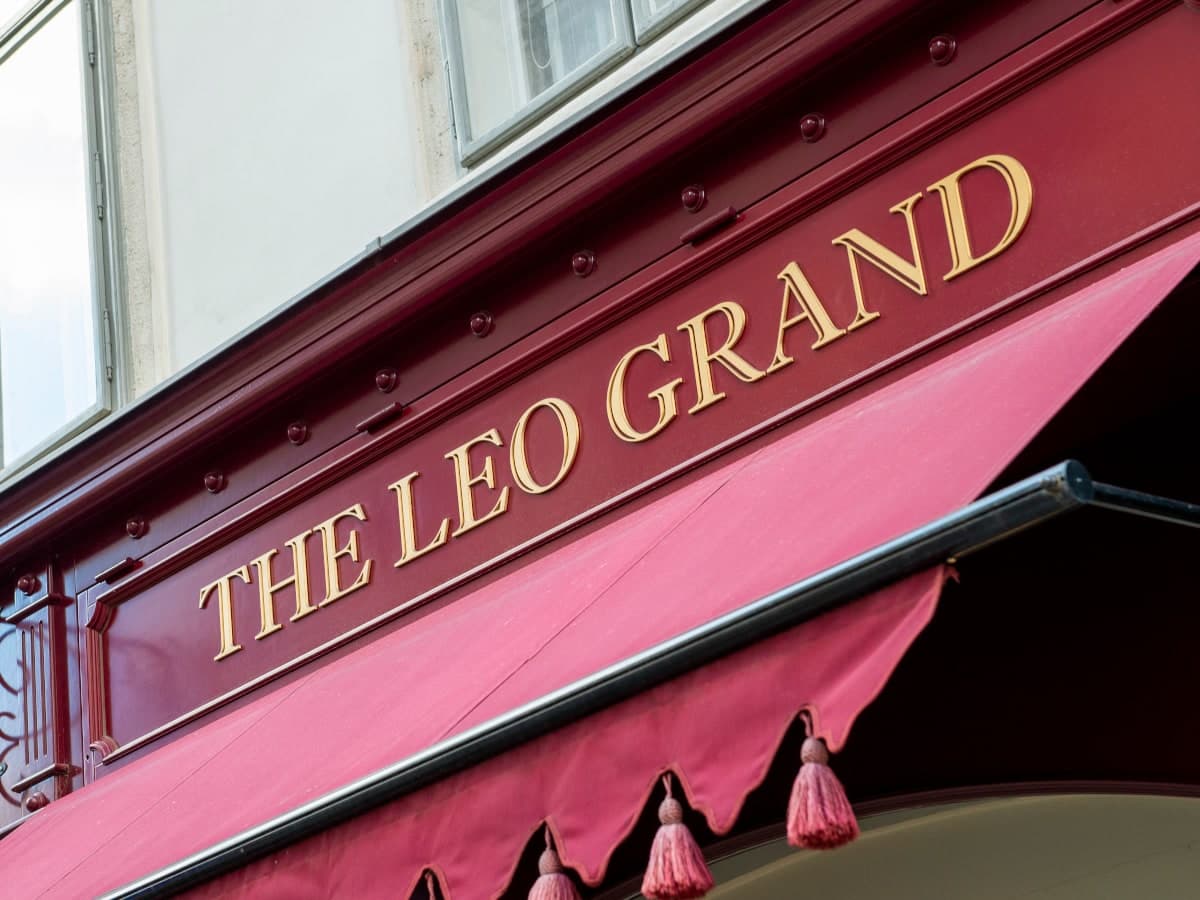 Eingang des Hotels THE LEO GRAND in Wien
