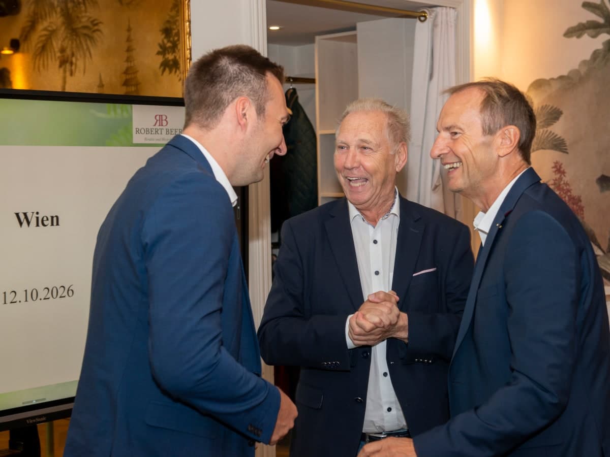 Robert und Jonas Beer im persönlichen Austausch