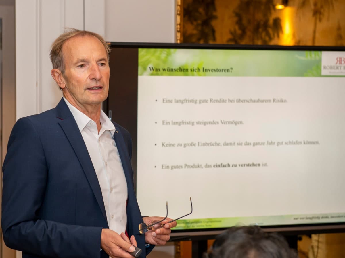 Robert Beer erläutert seinen Investmentansatz beim Investmentabend in Wien