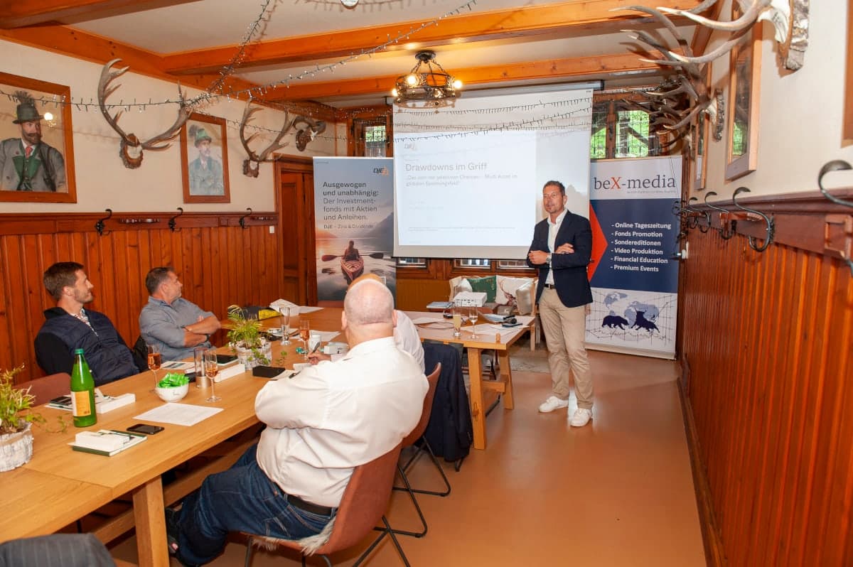 Vortrag und Diskussion in der Villa Walster